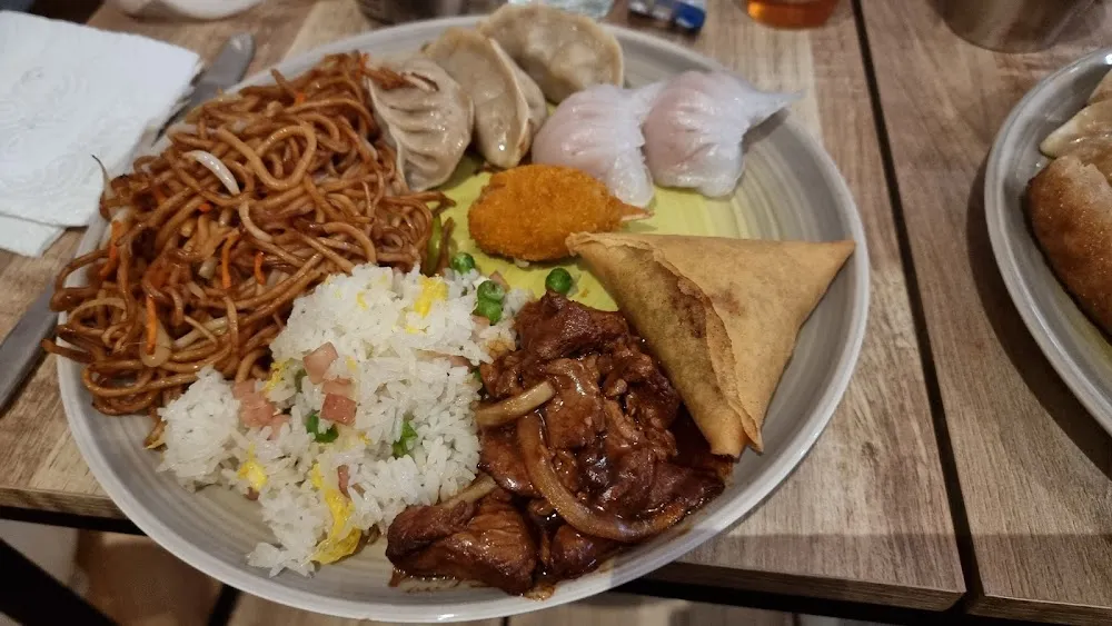 Mélange Tiz Cantonnais Bœuf Du Chef Samosa Bœuf Bœuf Au Oignons Bouchés Vapeur